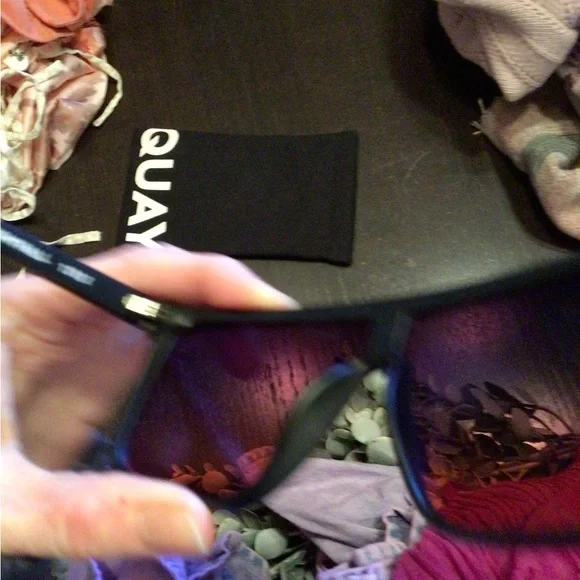 Rare Quay Nightfall pink black matte shield Sunnies display picture 3